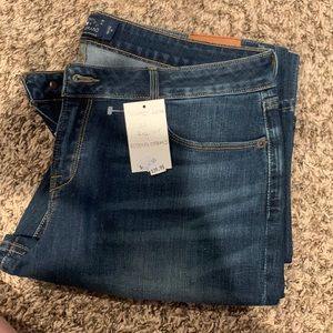 Brand New Lucky Brand jeans. Women’s size 14/32 Regular.